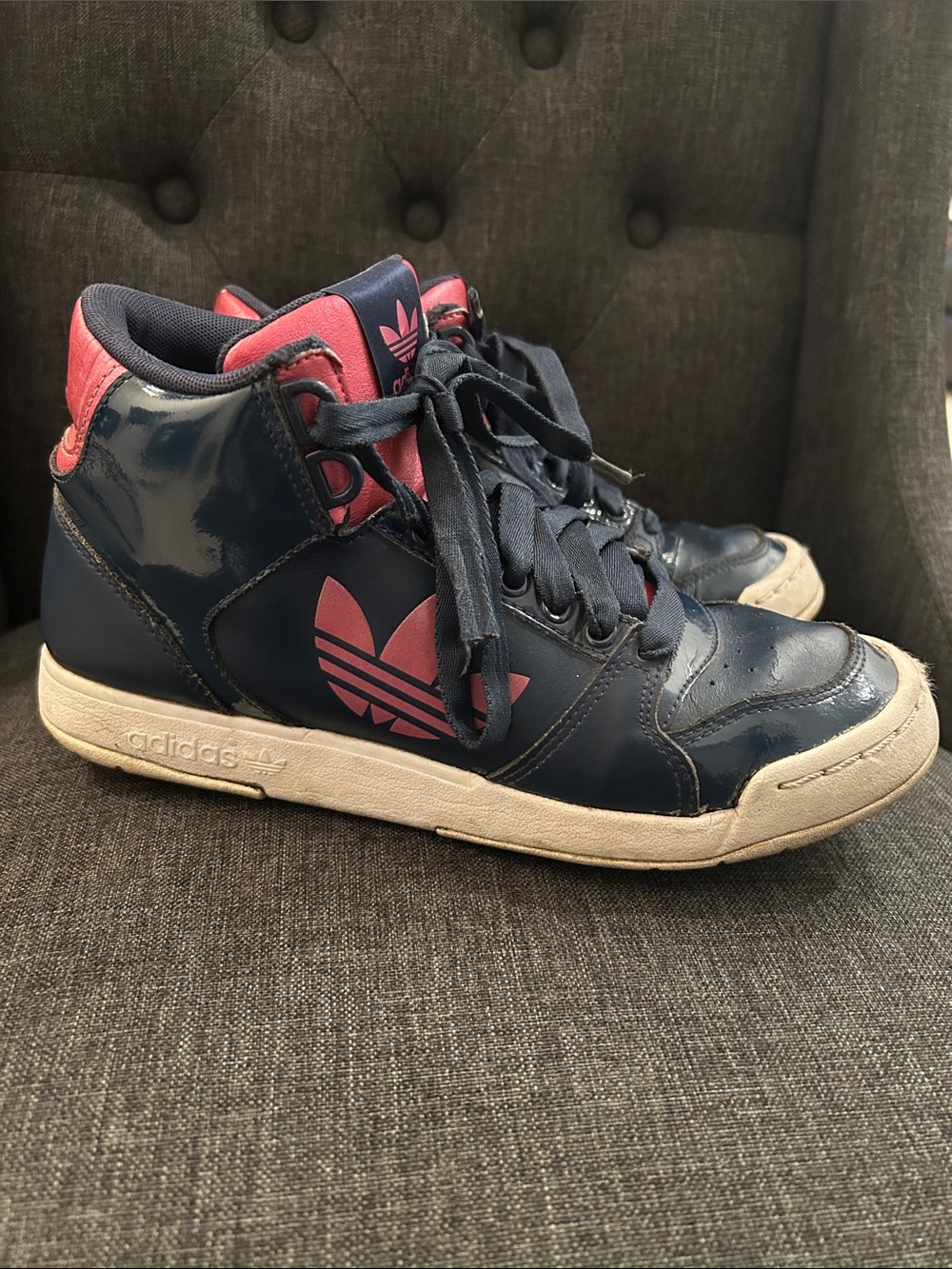 adidas Midiru Court 2.0 Women’s Navy High-Top Sneakers with Pink Accents size 8